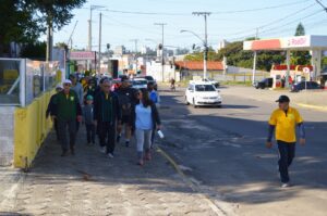 PROGRAMA RESERVA ATIVA – MARCHA 10 Km Os integrantes da Confraria dos Militares da Reserva da Guarnição de Santana do Livramento, realizaram, no dia 30 de abril de 2022, uma marcha de 10 km, com objetivo de proporcionar ação social aos nossos reservistas e suas famílias. Na atividade, sob a coordenação do Cap PTTC Carlos Roberto de Paula Figueiredo, os participantes percorreram um percurso pré-determinado e ao final foi realizada uma confraternização nas instalações da Confraria. Esta iniciativa contempla o calendário do Programa Reserva Ativa, implementado com a finalidade de levar aos reservistas e familiares momentos lúdicos, além de colaborar para a manutenção da saúde física e mental.