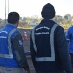 Atividades do Maio Amarelo busca conscientizar os motoristas A Secretaria Municipal de Trânsito e Mobilidade Urbana lançou nesta semana a campanha Maio Amarelo, com o tema “Excesso de velocidade causa acidentes”. O movimento, que dura todo o mês, busca conscientizar motoristas e pedestres sobre a prevenção de acidentes. O secretário municipal responsável pela pasta, Marcio Goulart, apontou que diversas ações conjuntas com a cidade de Rivera acontecerão durante o mês dedicado ao trânsito. “Já chamamos de Maio Amarelo, de sinal amarelo, de atenção. Nos indicando que devemos parar e pensar nas nossas atitudes no trânsito, tentar diminuir ou minimizar as nossas tragédias que vem ocorrendo a cada ano em matéria de trânsito”, explicou o secretário. Somando os poderes públicos, de fiscalização, de polícia e o executivo, junto com a população, o objetivo é levar mais educação sobre o trafego de veículos e pedestres no dia-a-dia. “Nas baladas seguras e nas blitz, nós tentamos educar. Com as pistas que estão acontecendo aqui no Macro e em outros locais que estivemos presentes, estamos tentando educar também as crianças que serão os futuros condutores”. Atitudes como não ultrapassar em locais proibidos, excesso de velocidade, alcoolemia e não dar a preferência, serão abordadas, a fim de tentar minimiza as tragédias, destacou Marcio Goulart.