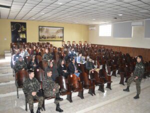 Temporada Hípica do 7º acontece em agosto Na última quinta-feira (9), aconteceu no 7º Regimento de Cavalaria Mecanizado (7º RC Mec), a 1ª reunião de coordenação para organização da Temporada Hípica organizada pelo regimento. A competição está prevista para ocorrer no período de 18 a 21 de agosto deste ano e contará com a participação estimada de mais de 100 conjuntos dos municípios da região e do norte do Uruguai. De acordo com o Subcomandante do 7º RC Mec, tenente coronel Jeandré Peralta Umpierre, a reunião contou com a participação de empresários e imprensa de Sant’Ana do Livramento.