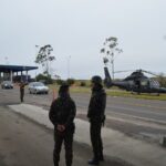 OPERAÇÃO FRONTEIRA SUL O 7° Regimento de Cavalaria Mecanizado, “Regimento Brigadeiro Vasco Alves Pereira”, participou, no período de 18 a 22 de junho de 2022, da Operação Fronteira Sul, em cooperação e coordenação com os Órgãos de Segurança Pública Federais e Estaduais, Instituições de Fiscalização do município de Santana do Livramento, com o objetivo de realizar atividades preventivas e repressivas na faixa de fronteira. Durante a Operação, foi empregado o Esquadrão FORSUL do Regimento, tropa pronto emprego especializada para este tipo de ação. As atividades foram realizadas em diversas áreas do município, por meio de estabelecimento de Postos de Bloqueio e Controle de Estradas, operações do tipo “Check Point”, revistas de automóveis e pessoal, a fim de combater ilícitos transfronteiriços e crimes de descaminho. É o Exército Brasileiro, os Órgãos de Segurança e Fiscalização (Instituições de Estado) sempre presentes e atuantes em suas esferas de atribuições, unindo esforços em apoio à sociedade, mantendo a Soberania e provendo a segurança.