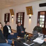VISITA DOS DIRETORES DA FUNDAÇÃO GAÚCHA DO TRABALHO E AÇÃO SOCIAL (FGTAS) No dia 23 de junho de 2022, o 7º Regimento de Cavalaria Mecanizado (7º RC Mec), “Regimento Brigadeiro Vasco Alves Pereira”, recebeu a visita do Senhor Everaldo Ramos e do Senhor Rogério Anesi, Coordenadores do Projeto Intermediação de Mão de Obra (IMO) Verde Oliva. Os Coordenadores foram recepcionados pelo Senhor Tenente Coronel Rafael Polinício Lanza Braga, Comandante do 7º RC Mec, e durante a reunião foram tratados assuntos inerentes ao Projeto IMO Verde Oliva, que envolve o cadastramento e a realocação, no mercado de trabalho, de militares temporários que serão licenciados do serviço militar. Santana do Livramento – RS, 23 de junho de 2022. RAFAEL POLINÍCIO LANZA BRAGA – Tenente-Coronel