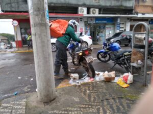 Seringas e agulhas são descartadas de forma irregular no centro de Livramento