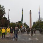 APRESENTAÇÃO DA FANFARRA A Fanfarra do 7º Regimento de Cavalaria Mecanizado (7º RC Mec), “Regimento Brigadeiro Vasco Alves Pereira”, realizou, no dia 23 de junho de 2022, uma apresentação no Parque Internacional, divisa entre o município de Santana do Livramento e Departamento de Rivera (República Oriental do Uruguai), alusiva a Edição do Circuito de Negócios Agro do Banco do Brasil. Na oportunidade, a fanfarra do 7º RC Mec, cumprindo o previsto no Programa “Portas Abertas”, constantes nas Diretrizes de Comunicação Social do Exército e sob a regência do Subtenente Jonas Gomes, tocou músicas MPB e tradicionalistas, colaborando de maneira significativa para o sucesso daquele evento. Santana do Livramento – RS, 24 de junho de 2022. RAFAEL POLINÍCIO LANZA BRAGA – Ten Cel