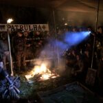 Bateria realiza Acampamento do período de Instrução Individual de Qualificação Por: Seção de Comunicação Social da 2ª Bia AAAe Sant’Ana do Livramento (RS) – No período de 27 a 29 de julho, a 2ª Bateria de Artilharia Antiaérea (2ª Bia AAAe) realizou atividades para os Soldados Recrutas, a fim de coroar o Período de Instrução Individual de Qualificação (IIQ) do corrente ano, bem como desenvolver atributos militares, entre eles o espírito de corpo, a persistência e o desenvolvimento técnico no âmbito da sua formação. No dia 27 de julho, foi aplicada a avaliação teórica, voltada às Qualificações Militares (QM) existentes na Bateria, entre elas Vigilante do Ar, Pessoal de Direção e Tiro, Pessoal de Transporte, Comunicações, Auxiliar de Saúde, Pessoal de Suprimento de Intendência, Combatente de Artilharia Antiaérea e Pessoal de Aprovisionamento. Nos dias 28 e 29 de julho, na área verde da organização militar, foi realizado o Acampamento da IIQ, que contou com instruções práticas de cada QM, patrulhas e a Marcha a Pé de 16 Km, com a finalidade de avaliar a capacidade de exercerem a liderança, o espírito de corpo das frações e o espírito de cumprimento de missão em situações dessa natureza. Por fim, marcando o encerramento do referido período, foi realizada a solenidade militar, oportunidade em que foi entregue os diplomas de destaques aos Soldados João Pedro Baumbach Barbosa e Ricardo Mariano Sanches Martinez Filho, destaque geral do período e destaque do acampamento da IIQ, respectivamente. Ao fazer uso da palavra, o Comandante da subunidade Major Alan Carlos Alexandre Pereira parabenizou os soldados recrutas por atingirem mais um nível na instrução militar e enfatizou a importância das próximas fases da formação do combatente básico. Crédito das Fotos: Sgt Jaime, Sd Aguirre e Sd Robert