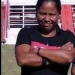 GreNal em benefício da Fran aconteceu nesse domingo Amistosos beneficentes são realizados uma vez ao mês em benefício das atletas Munidas de talento para o futebol, força de vontade e persistência, um time de mulheres se reúne uma vez por mês em prol da solidariedade, e desta vez o amistoso aconteceu em benefício da meia atacante Fran Xavier. O jogo aconteceu na quadra da Arena Sports, contou com a participação de mais de cinco times e do grupo de pagode Mulekes da Noite. De acordo com Claudia Soltau, organizadora dos GreNais, os jogos são sempre em benefício de alguma atleta, seja para custear tratamentos médicos, seja para ajuda em forma de alimentos. “Eles acontecem sempre em beneficio de uma atleta, para custear algum tratamento médico, para cestas básicas ou medicações, e este é o 6º GreNal em benefício da Fran”, explicou Claudia. A renda arrecada no jogo será revertida para custeio da alimentação e das passagens de ônibus da Fran que deverá se deslocar para as cidades onde acontecem os jogos. Conheça a história da Fran Franciele Xavier Zacarias, de 26 anos, atua como meia atacante e neste ano ganhou a oportunidade de atuar no time feminino do Guarani de Bagé. Desde pequena mostrou o seu talento para o futebol, mas foi no Esporte Clube 14 de Julho que recebeu a oportunidade de atuar em outros times. “É uma alegria jogar pelo Guarani, de Bagé. Jogo desde pequena. Comecei a jogar com os meninos nas escolinhas e depois entrei no 14 e tive a oportunidade de jogar no Guarani”, destacou Fran. Fran estreará no próximo domingo (14), contra o Elite Clube Desportivo, na cidade de Santo Ângelo, onde acontece a terceira rodada do Gauchão feminino. “É a minha estreia. Estou muito ansiosa, querendo já estar lá, não sei qual vai ser a adrenalina mas sei que vai ser bom. Quero dar orgulho pra todo mundo e pra meninas que jogam”, enfatizou Fran. Para colaborar com a Fran, basta entrar em contato pelo telefone (55) 99960-2596.