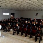 134º ANIVERSÁRIO DO 7º REGIMENTO DE CAVALARIA MECANIZADO No dia 18 de agosto de 2022, ocorreram, no 7º Regimento de Cavalaria Mecanizado (7º RC Mec), atividades alusivas às comemorações do 134º aniversário desta tradicional Unidade de Cavalaria do Exército Brasileiro. As atividades tiveram início com um encontro participativo dos militares da reserva no interior do quartel, onde puderam relembrar momentos vividos na caserna e reencontar amigos, contemplando o Programa Reserva Ativa, sistematizado no Plano de Comunicação Social do Exército. Em seguida houve a celebração de cultos religiosos, com a intenção de proporcionar aos militares da ativa e da reserva, momentos de reflexão e orações em prol da família militar. Na sequência ocorreu, no pátio Tenente Coronel José Ricardo de Abreu Salgado, uma Formatura Geral alusiva aos 134º anos de história do 7º RC Mec. Estiveram presentes na solenidade representantes dos poderes executivo e legislativo municipal, Órgãos de Segurança Pública e Exército Uruguaio. Na oportunidade foi feita a leitura do histórico do Regimento e a entrega do Diploma “Amigo do Regimento” às personalidades e entidades que apoiam esta Unidade nas mais diversas áreas, além de homenagear os seguintes militares que se destacaram na Operação Retomada: 1º Tenente João Pedro Stradolini de Santana, 3º Sargento Thales Cristiano Oliveira Alves, Cabo Wagner Acosta Larrea e Soldado Rai Gabriel de Azevedo Alves Desta forma, o Senhor Tenente Coronel Rafael Polinício Lanza Braga, Comandante do 7º RC Mec, cumprimenta a todos os integrantes de ontem, hoje e sempre, discípulos do Marechal Manoel Luis Osório, bem como, agradece a sociedade santanense pelo carinho dispensado ao quartel do Cerro do Depósito. Santana do Livramento – RS, 19 de agosto de 2022. RAFAEL POLINÍCIO LANZA BRAGA – Ten Cel