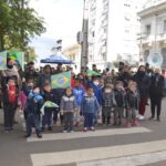 No dia 18 de agosto de 2022, ocorreu no município de Santana do Livramento, a chegada da 85ª Corrida do Fogo Simbólico da Semana da Pátria da Liga da Defesa Nacional. O 7º Regimento de Cavalaria Mecanizado (7º RC Mec) participou do evento com uma viatura leve e uma guarnição, que compôs a carreata do Posto da Polícia Rodoviária Federal até a Prefeitura Municipal. Na oportunidade foi realizada uma cerimônia de ascendimento do Fogo Simbólico na sede da Prefeitura Municipal, que contou com a participação de autoridades locais e escolas infantis. A fanfarra do 7º RC Mec se fez presente no evento e entoou o Hino Nacional Brasileiro, Hino da Independência e Hino de Santana do Livramento. Santana do Livramento – RS, 19 de agosto de 2022. RAFAEL POLINÍCIO LANZA BRAGA – Ten Cel