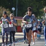 1ª Corrida Binacional Da Independência O Exército Brasileiro, neste ano, está realizando uma série de eventos para lembrar fatos importantes que marcaram a Independência do Brasil, cumprindo o previsto na Campanha “200 anos da Independência”, constante nas Diretrizes de Comunicação desta tradicional Instituição Nacional e Permanente. Neste contexto, o 7º Regimento de Cavalaria Mecanizado (7º RC Mec), “Regimento Brigadeiro Vasco Alves Pereira”, localizado no município de Santana do Livramento, divisa com o Departamento de Rivera-República Oriental do Uruguai (ROU), realizou, em conjunto com o Regimiento de Caballería Número 3, Rivera-(ROU), no dia 4 de setembro de 2002, a 1ª Corrida Binacional da Independência, em comemoração aos 200 anos da Independência do Brasil. A corrida com percursos de 5km e 10km, nas categorias masculino e feminino, e percurso kids de 500m, teve a largada e chegada no Parque Internacional, monumento histórico da divisa entre os dois países e contou com a participação de mais de 320 atletas adultos e 70 crianças, do estado do Rio Grande do Sul e norte do Uruguai. O Senhor Tenente Coronel Rafael Polinício Lanza Braga, Comandante do 7º RC Mec, agradece aos atletas participantes, patrocinadores e Instituições apoiadoras que abrilhantaram este grande evento, o qual proporcionou integração e momento lúdico entre a sociedade santanense e riverense, além de estimular a prática do exercício físico. Santana do Livramento – RS, 5 de setembro de 2022. RAFAEL POLINÍCIO LANZA BRAGA – Ten Cel Comandante do 7º Regimento de Cavalaria Mecanizado