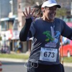 1ª Corrida Binacional Da Independência O Exército Brasileiro, neste ano, está realizando uma série de eventos para lembrar fatos importantes que marcaram a Independência do Brasil, cumprindo o previsto na Campanha “200 anos da Independência”, constante nas Diretrizes de Comunicação desta tradicional Instituição Nacional e Permanente. Neste contexto, o 7º Regimento de Cavalaria Mecanizado (7º RC Mec), “Regimento Brigadeiro Vasco Alves Pereira”, localizado no município de Santana do Livramento, divisa com o Departamento de Rivera-República Oriental do Uruguai (ROU), realizou, em conjunto com o Regimiento de Caballería Número 3, Rivera-(ROU), no dia 4 de setembro de 2002, a 1ª Corrida Binacional da Independência, em comemoração aos 200 anos da Independência do Brasil. A corrida com percursos de 5km e 10km, nas categorias masculino e feminino, e percurso kids de 500m, teve a largada e chegada no Parque Internacional, monumento histórico da divisa entre os dois países e contou com a participação de mais de 320 atletas adultos e 70 crianças, do estado do Rio Grande do Sul e norte do Uruguai. O Senhor Tenente Coronel Rafael Polinício Lanza Braga, Comandante do 7º RC Mec, agradece aos atletas participantes, patrocinadores e Instituições apoiadoras que abrilhantaram este grande evento, o qual proporcionou integração e momento lúdico entre a sociedade santanense e riverense, além de estimular a prática do exercício físico. Santana do Livramento – RS, 5 de setembro de 2022. RAFAEL POLINÍCIO LANZA BRAGA – Ten Cel Comandante do 7º Regimento de Cavalaria Mecanizado