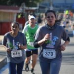 1ª Corrida Binacional Da Independência O Exército Brasileiro, neste ano, está realizando uma série de eventos para lembrar fatos importantes que marcaram a Independência do Brasil, cumprindo o previsto na Campanha “200 anos da Independência”, constante nas Diretrizes de Comunicação desta tradicional Instituição Nacional e Permanente. Neste contexto, o 7º Regimento de Cavalaria Mecanizado (7º RC Mec), “Regimento Brigadeiro Vasco Alves Pereira”, localizado no município de Santana do Livramento, divisa com o Departamento de Rivera-República Oriental do Uruguai (ROU), realizou, em conjunto com o Regimiento de Caballería Número 3, Rivera-(ROU), no dia 4 de setembro de 2002, a 1ª Corrida Binacional da Independência, em comemoração aos 200 anos da Independência do Brasil. A corrida com percursos de 5km e 10km, nas categorias masculino e feminino, e percurso kids de 500m, teve a largada e chegada no Parque Internacional, monumento histórico da divisa entre os dois países e contou com a participação de mais de 320 atletas adultos e 70 crianças, do estado do Rio Grande do Sul e norte do Uruguai. O Senhor Tenente Coronel Rafael Polinício Lanza Braga, Comandante do 7º RC Mec, agradece aos atletas participantes, patrocinadores e Instituições apoiadoras que abrilhantaram este grande evento, o qual proporcionou integração e momento lúdico entre a sociedade santanense e riverense, além de estimular a prática do exercício físico. Santana do Livramento – RS, 5 de setembro de 2022. RAFAEL POLINÍCIO LANZA BRAGA – Ten Cel Comandante do 7º Regimento de Cavalaria Mecanizado
