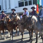 No dia 14 de setembro de 2022, ocorreu, na Praça General Osório, no município de Santana do Livramento, a abertura oficial dos Festejos Farroupilhas. A atividade iniciou com a chegada da Chama Crioula e na sequência ocorreu o hasteamento de Bandeiras. Na sequência as entidades tradicionalistas do município conduziram a Chama até suas entidades. Na oportunidade, o 7º Regimento de Cavalaria Mecanizado (7º RC Mec) foi representado pelo 1º Tenente Samuel Nardello Pontel e a Fanfarra do Regimento entoou o Hino Nacional Brasileiro e o Hino Rio Grandense. O Galpão Malacara 7 esteve presente no evento e deu início aos Festejos Farroupilhas em sua entidade e o Senhor Tenente Coronel Rafael Polinício Lanza Braga, Comandante do 7º RC Mec, deseja a sociedade santanense uma Semana Farroupilha repleta de atividades tradicionalistas visando cultuar a história gaúcha.