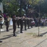 No dia 14 de setembro de 2022, ocorreu, na Praça General Osório, no município de Santana do Livramento, a abertura oficial dos Festejos Farroupilhas. A atividade iniciou com a chegada da Chama Crioula e na sequência ocorreu o hasteamento de Bandeiras. Na sequência as entidades tradicionalistas do município conduziram a Chama até suas entidades. Na oportunidade, o 7º Regimento de Cavalaria Mecanizado (7º RC Mec) foi representado pelo 1º Tenente Samuel Nardello Pontel e a Fanfarra do Regimento entoou o Hino Nacional Brasileiro e o Hino Rio Grandense. O Galpão Malacara 7 esteve presente no evento e deu início aos Festejos Farroupilhas em sua entidade e o Senhor Tenente Coronel Rafael Polinício Lanza Braga, Comandante do 7º RC Mec, deseja a sociedade santanense uma Semana Farroupilha repleta de atividades tradicionalistas visando cultuar a história gaúcha.