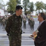 Após ter cumprido mais de 30 anos de serviço prestados ao exército brasileiro, o 7º Regimento de Cavalaria Mecanizado (7º RC Mec), “Regimento Brigadeiro Vasco Alves Pereira”, realizou atividades de despedida dos militares, 2º sargento Emerson Fabiano Antonio Rodrigues e 2º sargento Milton de Oliveira da Silva, que passam agora a integrar a reserva resmunada da instituição.  Na última quarta-feira de agosto (31), o tenente coronel Jeandré Peralta Umpierre, subcomandante do 7º Regimento de Cavalaria Mecanizado (7º RC Mec), exaltou o trabalho desenvolvido pelo Sargento Milton em prol do Exército Brasileiro e mais especificamente ao 7º RC Mec, desejando-o muitas felicidades nesta nova etapa que se inicia. Na sexta-feira (2), o tenente coronel Rafael Polinício Lanza Braga, Comandante do 7º RC Mec, ao fazer uso da palavra, exaltou o trabalho desenvolvido pelo sargento Fabiano em prol do Exército Brasileiro, desejando-o muitas felicidades nesta nova etapa que se inicia. 