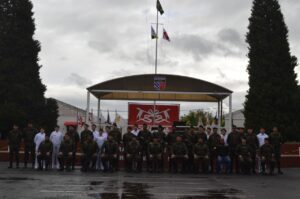1ª visita de inspeção do comandante da 3ª brigada de cavalaria mecanizada Nos dias 21 e 22 de setembro de 2022, o 7º Regimento de Cavalaria Mecanizado (7º RC Mec), Regimento Brigadeiro Vasco Alves Pereira, recebeu a visita do Senhor General de Brigada Marco Aurélio Baldassarri, Comandante da 3ª Brigada de Cavalaria Mecanizada (3ª Bda C Mec), Brigada Patrício Correa da Câmara e comitiva. A visita iniciou com a Escolta Mecanizada que conduziu o Senhor General de Brigada Baldassarri até o Posto Médico da Guarnição de Santana do Livramento, o qual foi recepcionado pela Guarda de Honra e, logo após, houve uma visitação às instalações daquele local. Na sequência, ocorreu uma Seção de Treinamento Físico Militar centralizada no 7º RC Mec e uma corrida pelas ruas do município, a fim de promover a integração com a tropa da guarnição federal de Santana do Livramento. Na manhã do dia seguinte, ocorreu uma formatura geral no pátio de formatura Tenente Coronel José Ricardo de Abreu Salgado. Logo após, houve a apresentação dos oficiais do Regimento e uma reunião no auditório, onde o Comandante da 3ª Bda C Mec explanou aos Oficiais, Subtenentes e Sargentos do Regimento sobre assuntos diversos de interesse da Força e incentivo as atividades sociais da família militar. Em seguida, o Senhor Tenente Coronel Rafael Polinício Lanza Braga, Comandante do 7º RC Mec, explanou ao Comandante da 3ª Bda C Mec sobre a situação operacional, social e administrativa do Regimento, enfatizando os projetos confeccionados com objetivos de proporcionar melhorias as instalações da Unidade, alinhados com a intenção do escalão superior e os Projetos Estratégicos do Exército. Santana do Livramento – RS, 22 de setembro de 2022. RAFAEL POLINÍCIO LANZA BRAGA – Ten Cel