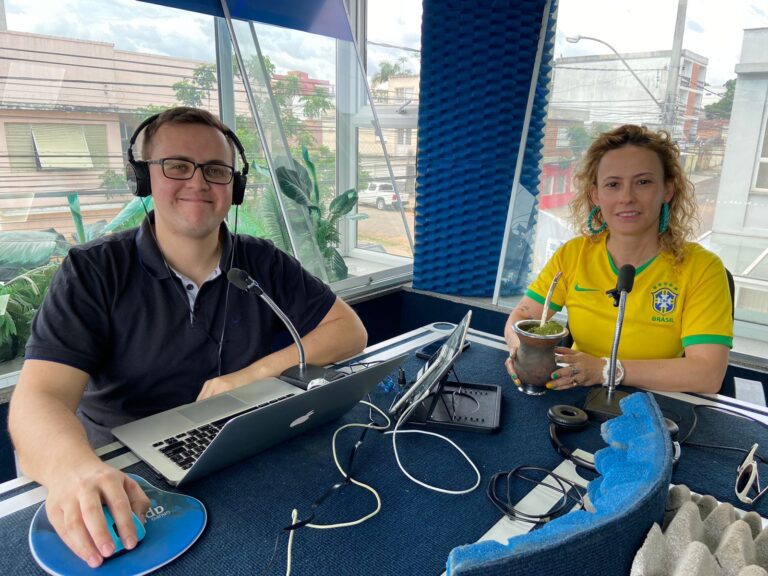 Prefeita Ana Tarouco concede entrevista à Rádio RCC FM