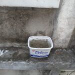 Cemitério estará fechado nesta quinta para pulverização em combate ao Aedes Aegypti A partir das 15h desta quinta-feira (3), a Vigilância Ambiental estará no Cemitério Público Municipal realizando a pulverização e limpeza dos pontos em que pode haver acumulo de água. De acordo com Felipe Moraes, coordenadora da Vigilância Ambiental, por se tratar de um veneno químico e tem seu poder residual, é fundamental que as pessoas não adentrem o cemitério por pelo menos 24h. “Hoje novamente vamos ao cemitério para fazer uma nova varredura. Mesma coisa que fizemos no dia 31, para eliminar focos e alguma coisa que o pessoal deixado do dia de ontem, nos vasos, nas flores, em potes. A tarde, a partir das 15h nós vamos aplicar veneno. O pessoal que deixar pra ir hoje de tarde, se puder não ir, porque o veneno é químico e tem seu poder residual, então é melhor evitar”, explicou Felipe.