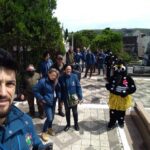 Cemitério estará fechado nesta quinta para pulverização em combate ao Aedes Aegypti A partir das 15h desta quinta-feira (3), a Vigilância Ambiental estará no Cemitério Público Municipal realizando a pulverização e limpeza dos pontos em que pode haver acumulo de água. De acordo com Felipe Moraes, coordenadora da Vigilância Ambiental, por se tratar de um veneno químico e tem seu poder residual, é fundamental que as pessoas não adentrem o cemitério por pelo menos 24h. “Hoje novamente vamos ao cemitério para fazer uma nova varredura. Mesma coisa que fizemos no dia 31, para eliminar focos e alguma coisa que o pessoal deixado do dia de ontem, nos vasos, nas flores, em potes. A tarde, a partir das 15h nós vamos aplicar veneno. O pessoal que deixar pra ir hoje de tarde, se puder não ir, porque o veneno é químico e tem seu poder residual, então é melhor evitar”, explicou Felipe.