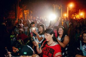 A MAGIA DO NATAL VIVE EM SANTANA | MAIS DE 3 MIL PESSOAS PASSAM PELO BATUVA EM EVENTO DE CHEGADA DO PAPAI NOEL 🎅🧡💚 Como é lindo poder ver um local como o batuva renascendo e as famílias presentes com muito amor, vivendo a magia do Natal. Além de brinquedos que parceiros disponibilizaram para as crianças se divertirem, o evento contou com atrações como a Fanfarra do 7º RCMEC e Tardinha do Samba. A chegada do Papai Noel não poderia ter sido mais surpreendente, de longe se avistou uma luz em meio ao Lago Batuva e os bombeiros o levaram de barco até as crianças. Registro esse que ficará na memória de todos os nossos pequenos. Santana sempre mereceu mais, mais alegria, mais entrega, mais amor e o Governo da Prefeita, Delegada Ana Tarouco e vice Evandro Gutebier vai seguir lutando para que ano após ano possam ser levadas cada vez mais atividades que permaneçam na cabeça e coração de todos nós.