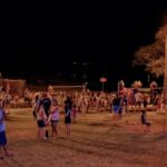 A MAGIA DO NATAL VIVE EM SANTANA | MAIS DE 3 MIL PESSOAS PASSAM PELO BATUVA EM EVENTO DE CHEGADA DO PAPAI NOEL 🎅🧡💚 Como é lindo poder ver um local como o batuva renascendo e as famílias presentes com muito amor, vivendo a magia do Natal. Além de brinquedos que parceiros disponibilizaram para as crianças se divertirem, o evento contou com atrações como a Fanfarra do 7º RCMEC e Tardinha do Samba. A chegada do Papai Noel não poderia ter sido mais surpreendente, de longe se avistou uma luz em meio ao Lago Batuva e os bombeiros o levaram de barco até as crianças. Registro esse que ficará na memória de todos os nossos pequenos. Santana sempre mereceu mais, mais alegria, mais entrega, mais amor e o Governo da Prefeita, Delegada Ana Tarouco e vice Evandro Gutebier vai seguir lutando para que ano após ano possam ser levadas cada vez mais atividades que permaneçam na cabeça e coração de todos nós.