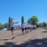7º Regimento de Cavalaria Mecanizado - SELEÇÃO COMPLEMENTAR Santana do Livramento (RS) - No período de 23 a 27 de janeiro de 2023, teve início, nas instalações do 7º Regimento de Cavalaria Mecanizado (7º RC Mec), a Seleção Complementar do efetivo de conscritos selecionados na primeira etapa do processo de seleção. Durante esta etapa, os jovens realizaram exames médicos e odontológicos e entrevistas socioculturais, visando esclarecer dúvidas e possibilitando que o processo de seleção transcorra de maneira mais transparente possível. Testes físicos e de coordenação também foram realizados, além de testes de habilidades especificas e adoção de outras medidas administrativas necessárias ao processo. A combinação do vigor físico com a capacidade analítica, medida de maneira independente do nível de formação cultural que o conscrito tenha, e a representação de todas as classes sociais, tem sido os dois principais critérios para seleção do futuro soldado. A Seleção Complementar prossegue na próxima semana, ressaltando que todas as medidas de segurança e bem estar estão sendo disponibilizados aos jovens participantes do processo. “7º RC Mec – 100 anos de ocupação no Cerro do Depósito”