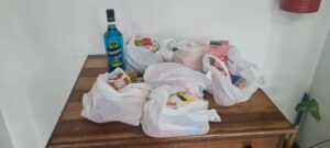 Na tarde de terça-feira  (31), a Força Tática prendeu um uruguaio em frente a um supermercado na linha Divisória, após o homem efetuar compras em um cartão roubado. De acordo com a Brigada Militar, na madrugada de terça, este homem junto com um comparsa invadiram pelo telhado a residência do idoso de 76 anos de idade e além de agredi-lo, roubaram seus documentos e cartões. No mesmo dia, os dois foram ao supermercado e fizeram compras nos cartões do idoso, mas ao saírem foram surpreendidos pelos águias da BM. Um dos homens fugiu em direção a cidade de Rivera, mas o outro capturado, encaminhado até a DPPA e após registro da ocorrência foi liberado. 