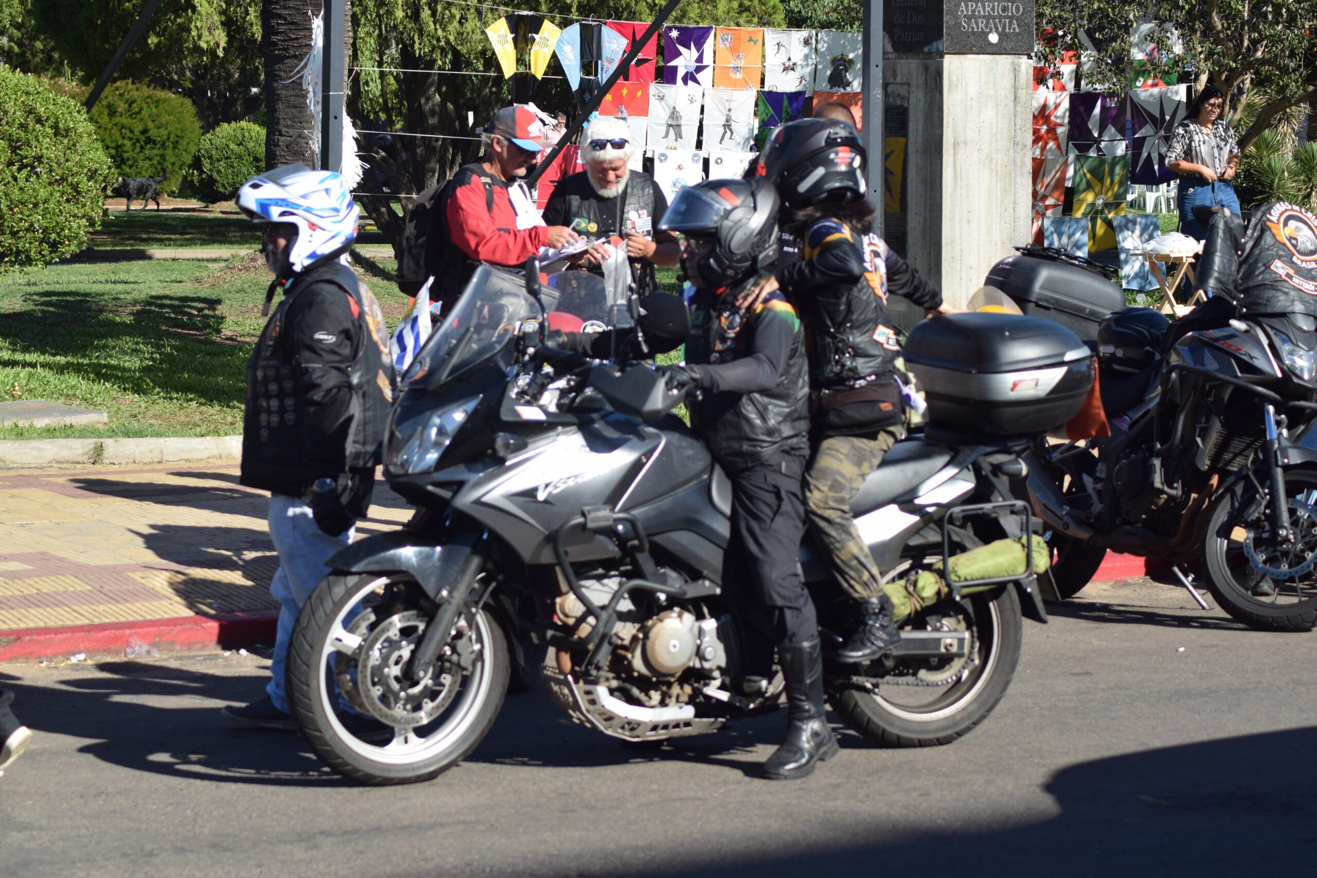 Moto Clube Águias de Cristo realizam ação na fronteira da paz