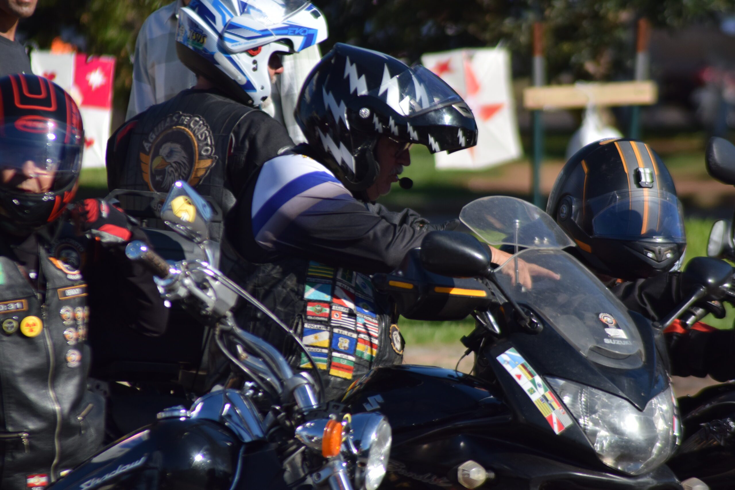 Moto Clube Águias de Cristo realizam ação na fronteira da paz