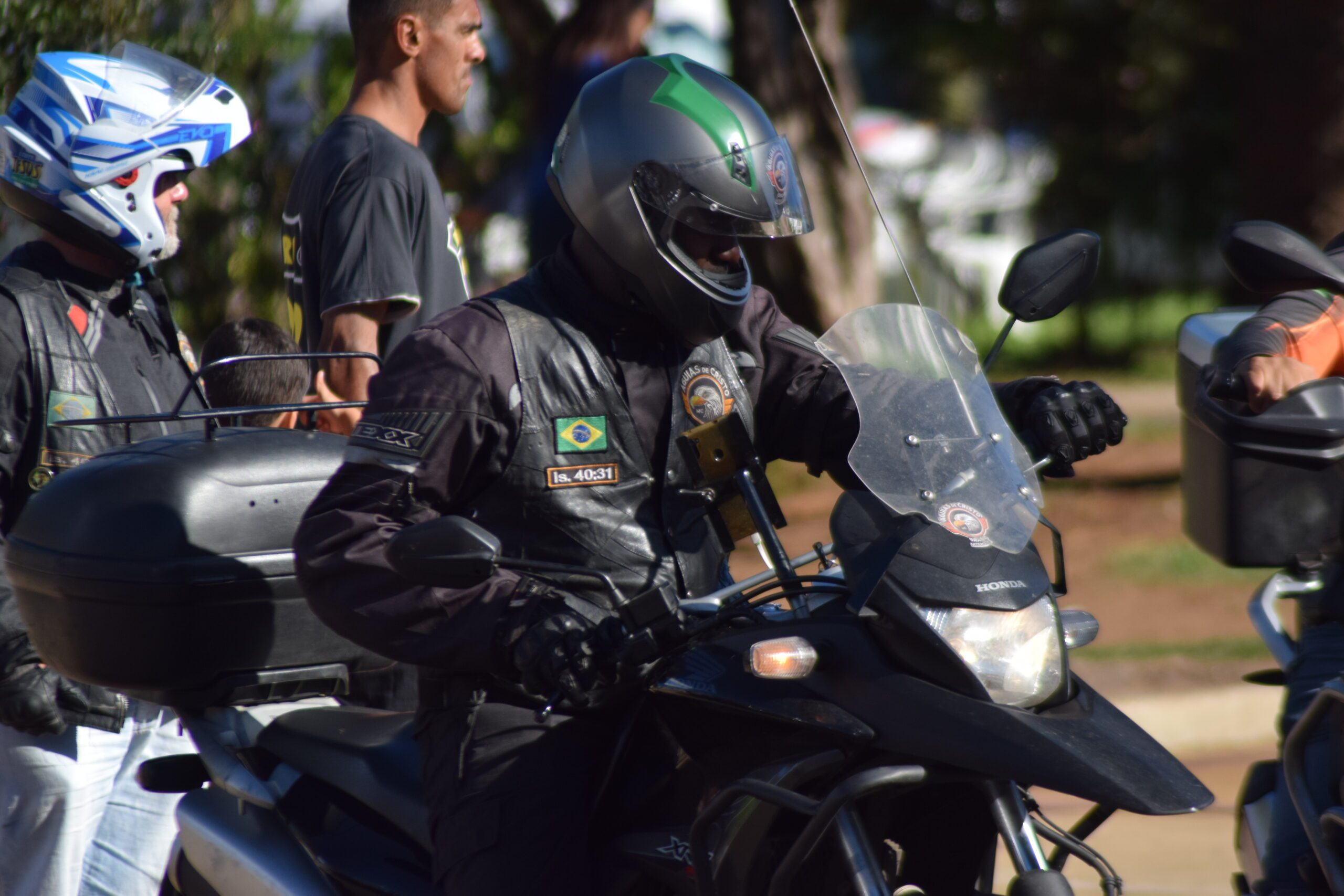 Moto Clube Águias de Cristo realizam ação na fronteira da paz